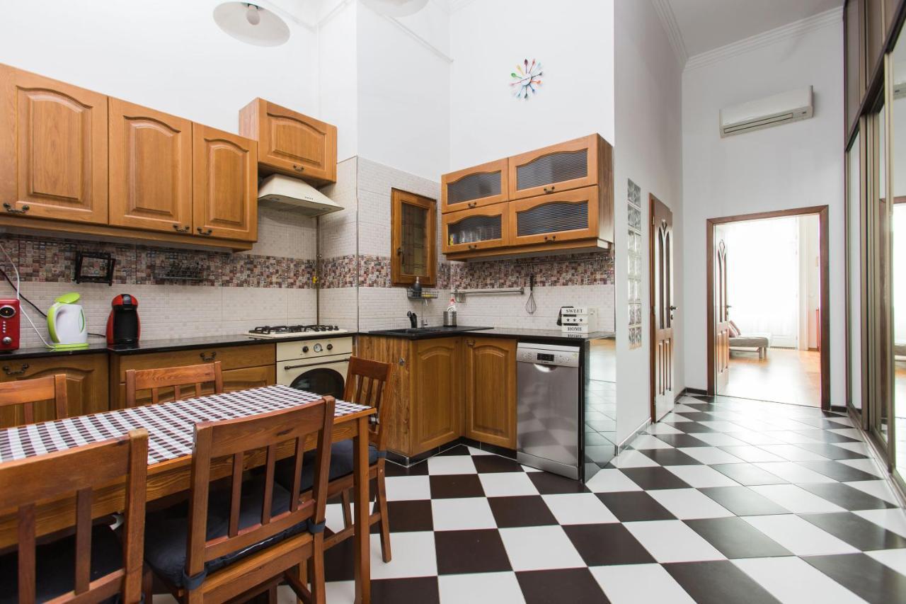 Grand Boulvard Apartment Budapest Esterno foto